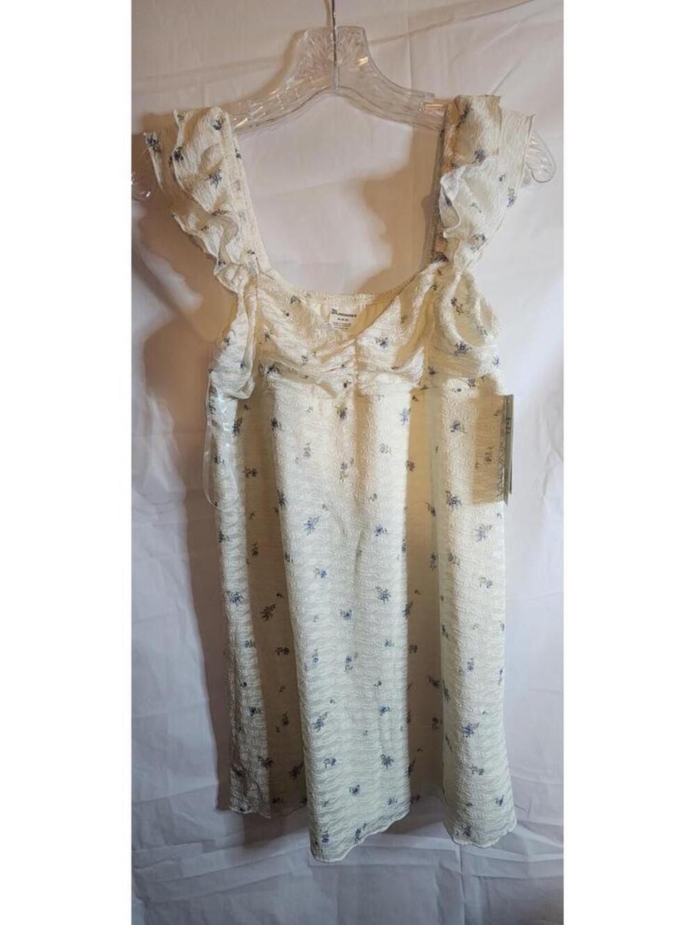 No Boundaries Women's Medium Cream Floral Dress with Ruffle Sleeves